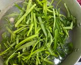 Hình bước làm 5 của món Canh chua tôm trái sấu rau muống
