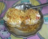 A picture of step 6 of Dahi Bhalla.