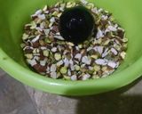 A picture of step 2 of Oreo cheze truffle.