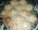 A picture of step 6 of Savoury Monkey Bread.