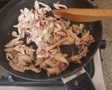 Foto del paso 2 de la receta: Ripiadito de pollo con sazones en polvo