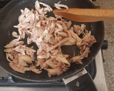 Foto del paso 2 de la receta: Ripiadito de pollo con sazones en polvo