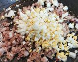 Foto del paso 6 de la receta: Calamar relleno de sus tentáculos, aletas y Cigala