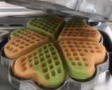 Foto langkah ke 3 dari resep Rainbow Peanut Waffles.