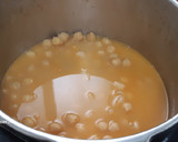 Foto del paso 4 de la receta: Garbanzos con langostinos y pulpo