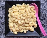 A picture of step 3 of Cheesy Mac pasta.