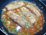 Merluza en salsa, con trigueros guisantes y gambitas