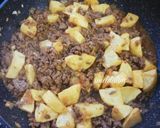 Foto langkah ke 4 dari resep Tumis Kentang Daging Sapi Cincang/ Giling.