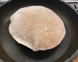 صورة لخطوة 4 من وصفة خبز بالبيت من مكونين فقط 👩🏻‍🍳