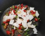 Foto del paso 5 de la receta: Patatas con sepia y gambas