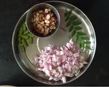A picture of step 1 of Bread poha.