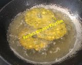 A picture of step 4 of Palak rice flour fritters.