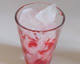 Foto langkah ke 3 dari resep Korean strawberry milk.