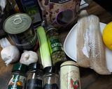 Paradicsomszószban sült tőkehal kapribogyóval és mazsolával mediterrán módra recept fázis 1 fotója