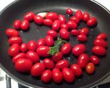 A picture of step 1 of Linguine alla Puttanesca.