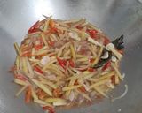 Foto langkah ke 4 dari resep Tumis buah pepaya muda saus teriyaki.