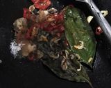 Foto langkah ke 3 dari resep Oseng Daun Pepaya dan Daun Singkong.