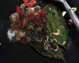 Foto langkah ke 3 dari resep Oseng Daun Pepaya dan Daun Singkong.
