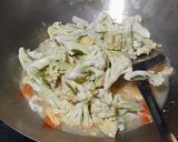 Foto langkah ke 2 dari resep Tumis kembang kol.
