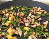 Foto del paso 2 de la receta: Paella de Pulpo con espárragos trigueros