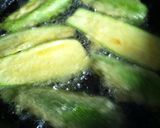 Foto del paso 3 de la receta: Kolokithakia Tiganita – Calabacitas Fritas