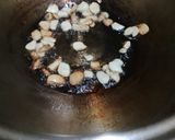 Foto langkah ke 5 dari resep Tumisan Jamur dan Sayur.