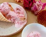 A picture of step 5 of Rose Ice Cream.