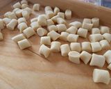 Foto del passaggio 10 della ricetta Gnocchi di patate con sugo di pomodoro fresco e basilico