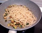 Foto del passaggio 4 della ricetta Carbonara di zucchine