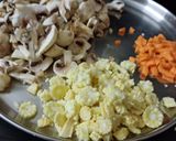 A picture of step 1 of Mushroom baby corn masala.