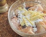 Gambar langkah 2 resipi Ayam kukus halia dan cendawan.