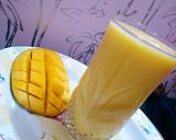 A picture of step 3 of Mango Milkshake 😋😋.