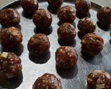 खजूर ड्रायफ्रूटस लाडू रेसिपी (khajur dry fruits ladoo recipe in marathi) रेसिपी स्टेप 4 फोटो 