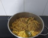 Hình bước làm 5 của món Khô gà lá chanh