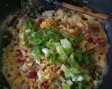 Foto langkah ke 5 dari resep Tumis Telur Bawang Teri Daun Bawang.
