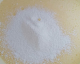 Foto del paso 5 de la receta: Bizcocho de peras en almibar