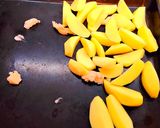 Sertéstarja rozmaringos tepsis krumplival recept fázis 1 fotója