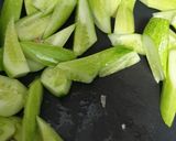 รูปขั้นตอนการทำที่ 2 ของ แตงกวาผัดไข่