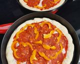Sajtos szélű pizza recept fázis 8 fotója