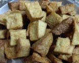A picture of step 2 of Jimikand matar masala.