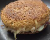 Foto del paso 7 de la receta: Sándwich🥙de cebolla caramelizada🧅queso🧀y miel🧅🧀🍯