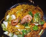 รูปขั้นตอนการทำที่ 5 ของ เส้นเหลืองผัดซีอิ๊วกุ้ง