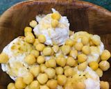 A picture of step 3 of Papri chaat.