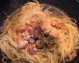 Foto langkah ke 3 dari resep Lemon Pepper Pasta Shrimp in a Buttery Sauce.