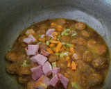 Foto del paso 4 de la receta: Arroz amarillo con longaniza de cerdo🐷