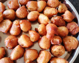 मीठे गुलगुले(meethe gulgule recipe in hindi) रेसिपी चरण 4 फोटो