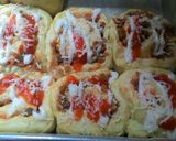 Foto langkah ke 10 dari resep Pizza Roll Yum!.