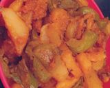 A picture of step 2 of Aloo shimla mirch.