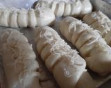 Foto langkah ke 6 dari resep Roti Manis isi pisang coklat.