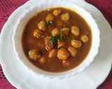 A picture of step 5 of Punjabi chhole.